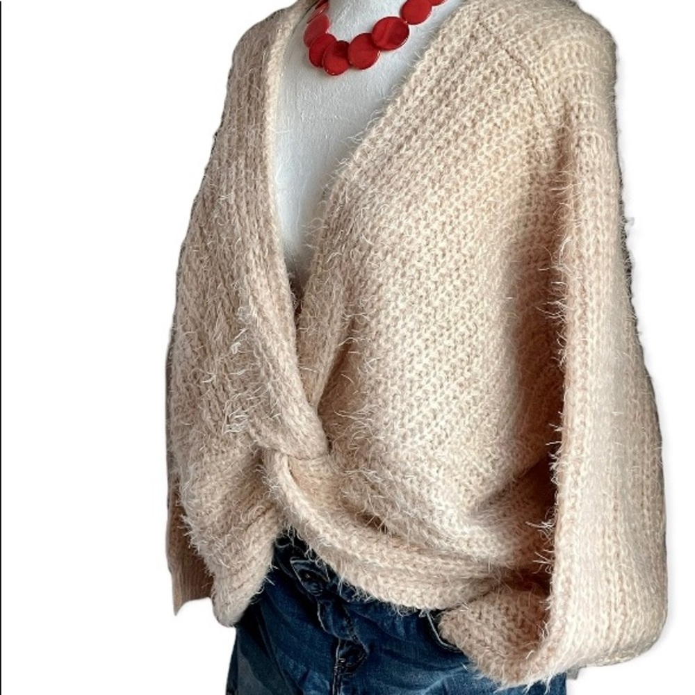 Freeway Size M sweater